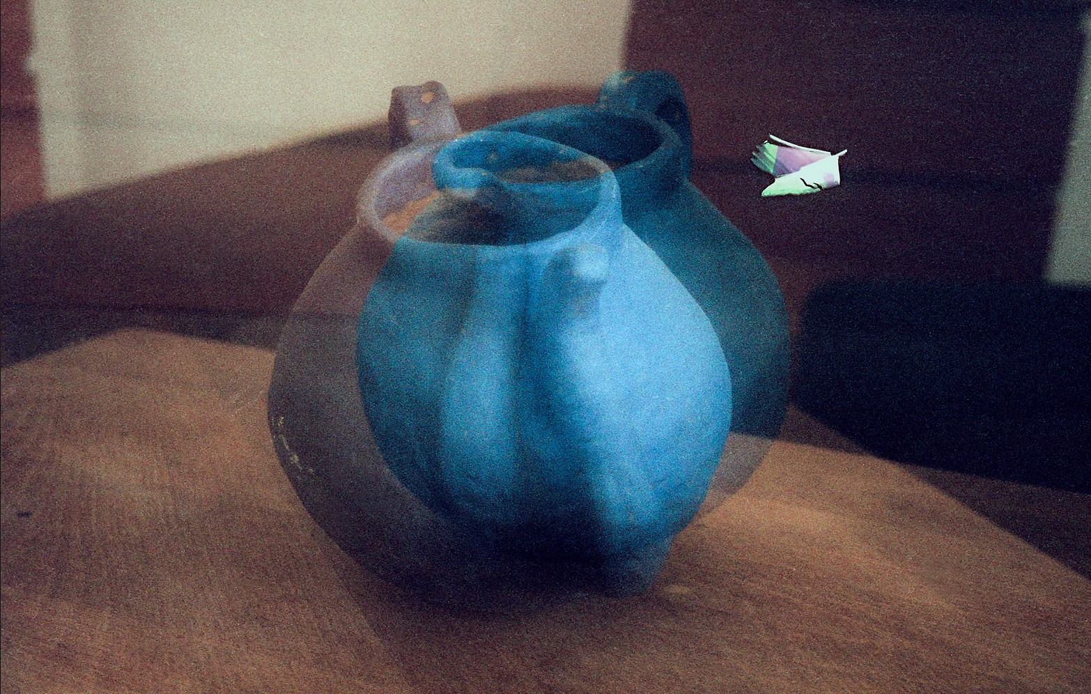 אסף אלקלעי, כד כפול, אפוקסי ופלסטיק, 2021