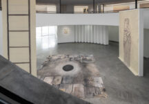 צילום הצבה מתוך התערוכה עידן הדלי, ליהי תורג'מן, 2025. צלם: טל ניסים