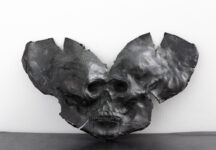 נטלי אילון, עטלף, 2019, קרמיקה. צלם: דניאל סגל