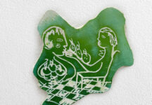 קרולינה להן, גרין סקרין, 2025, ג׳סמונייט, צבע שמן, מידות משתנות. באדיבות האמן